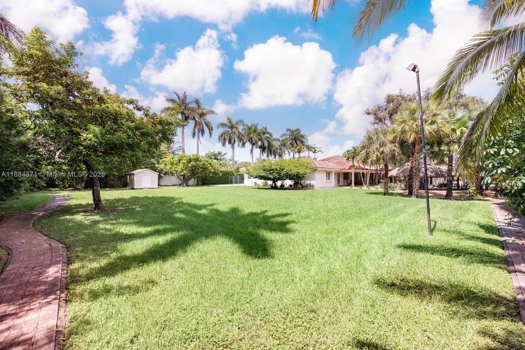 For Sale: $3,250,000 (7 beds, 6 baths, 6545 Square Feet)