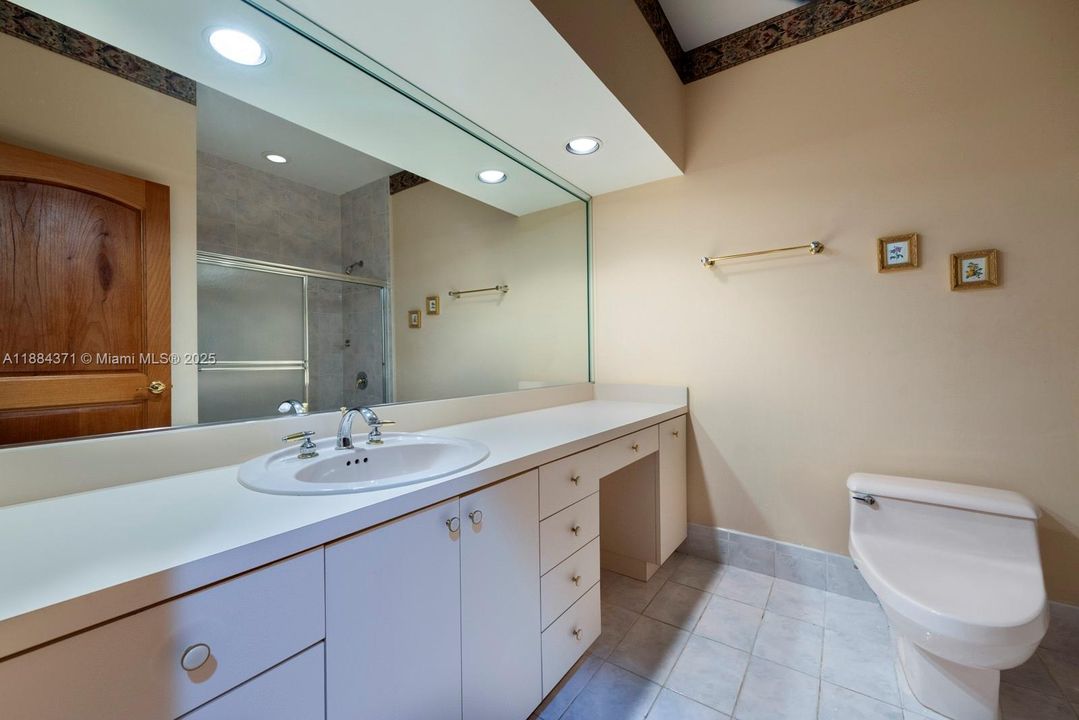 For Sale: $3,250,000 (7 beds, 6 baths, 6545 Square Feet)