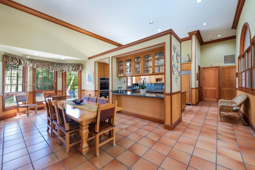 For Sale: $3,250,000 (7 beds, 6 baths, 6545 Square Feet)