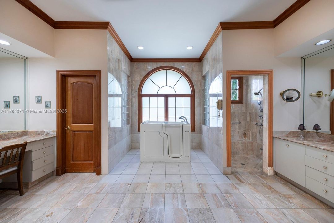 For Sale: $3,250,000 (7 beds, 6 baths, 6545 Square Feet)