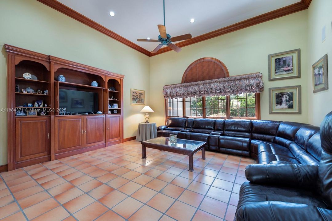 For Sale: $3,250,000 (7 beds, 6 baths, 6545 Square Feet)