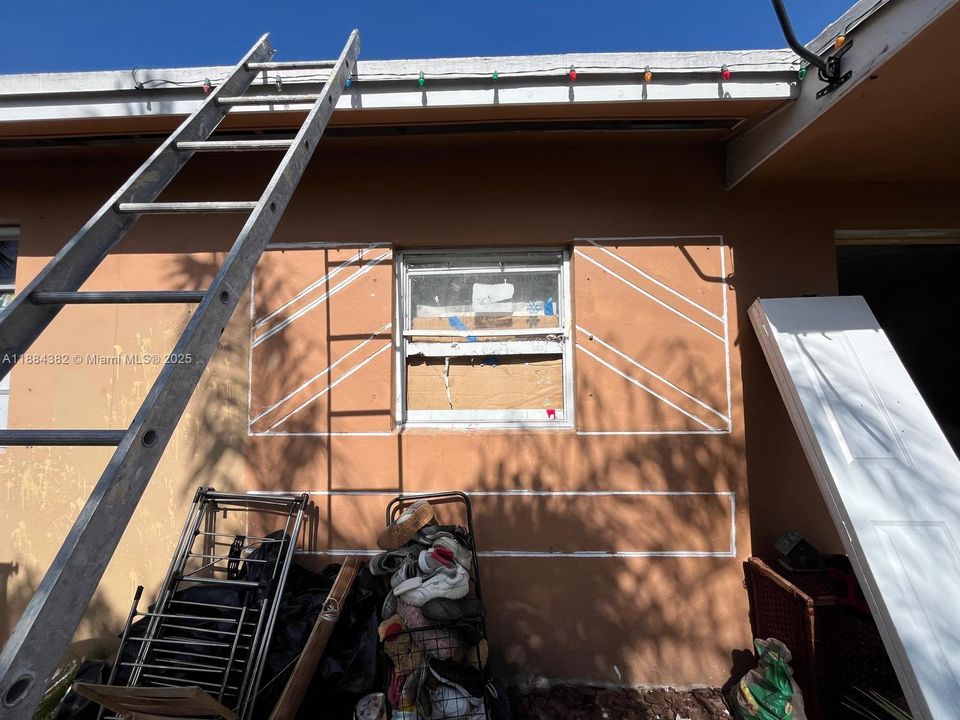 Activo con contrato: $410,000 (3 camas, 1 baños, 1306 Pies cuadrados)