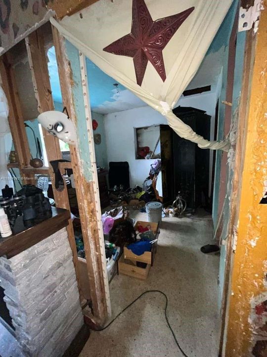 Activo con contrato: $410,000 (3 camas, 1 baños, 1306 Pies cuadrados)