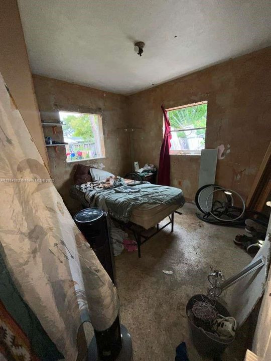 Activo con contrato: $410,000 (3 camas, 1 baños, 1306 Pies cuadrados)