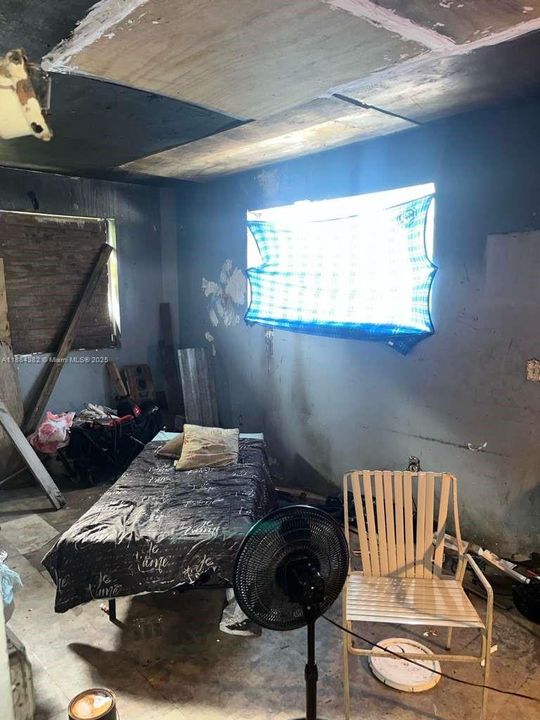 Activo con contrato: $410,000 (3 camas, 1 baños, 1306 Pies cuadrados)