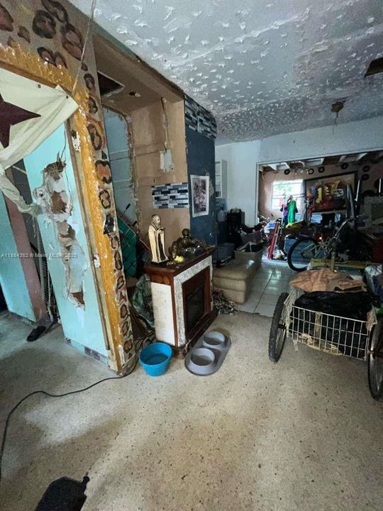 Activo con contrato: $410,000 (3 camas, 1 baños, 1306 Pies cuadrados)