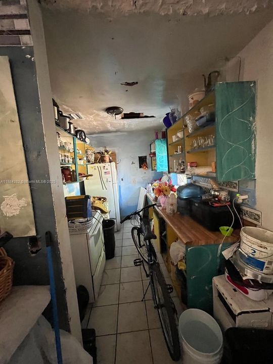 Activo con contrato: $410,000 (3 camas, 1 baños, 1306 Pies cuadrados)