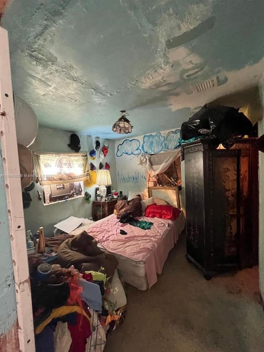 Activo con contrato: $410,000 (3 camas, 1 baños, 1306 Pies cuadrados)