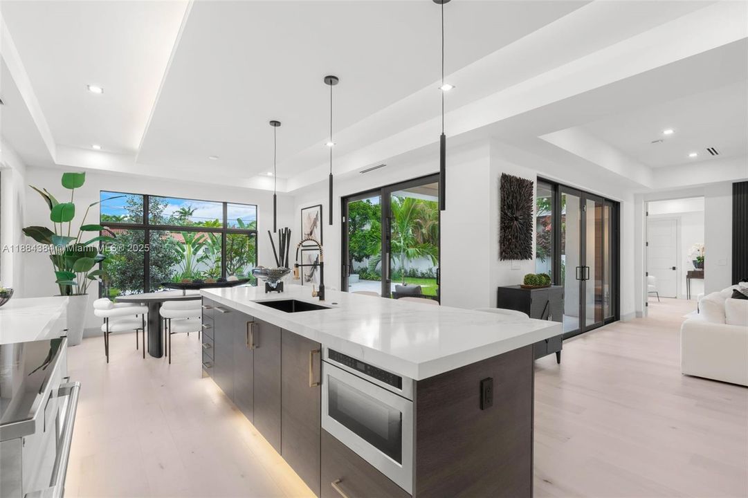 For Sale: $3,695,000 (5 beds, 4 baths, 3745 Square Feet)