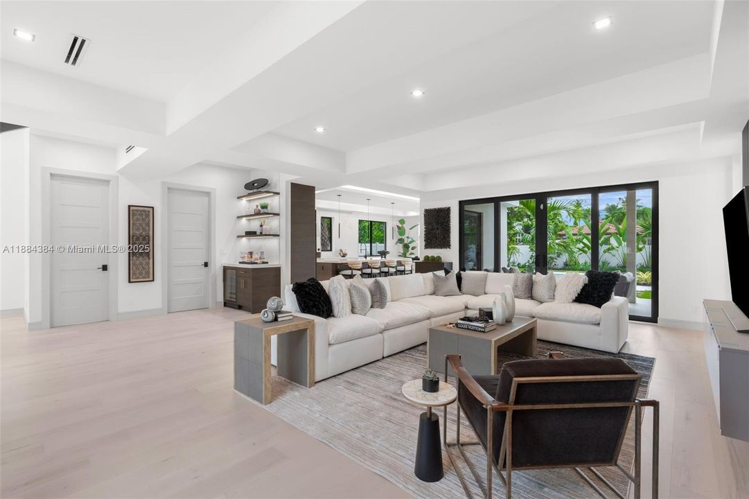 For Sale: $3,695,000 (5 beds, 4 baths, 3745 Square Feet)