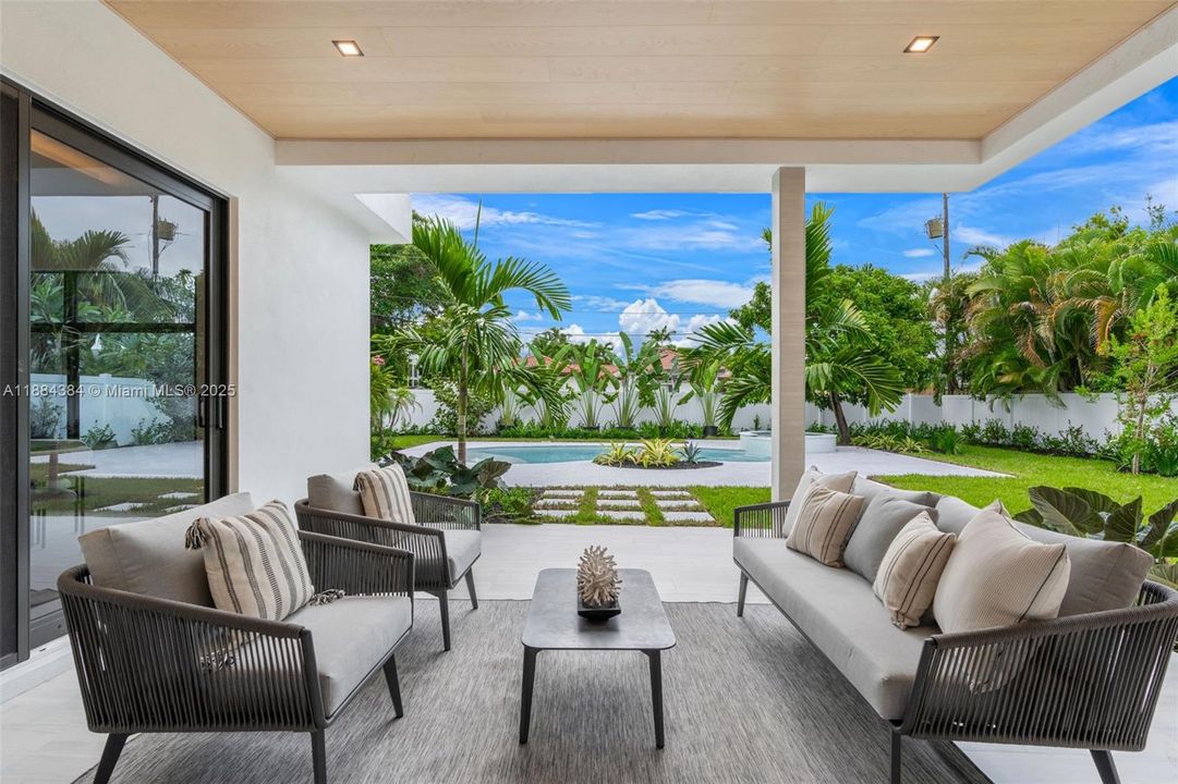 For Sale: $3,695,000 (5 beds, 4 baths, 3745 Square Feet)