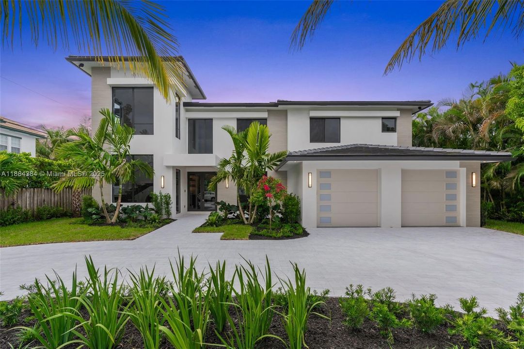 For Sale: $3,695,000 (5 beds, 4 baths, 3745 Square Feet)