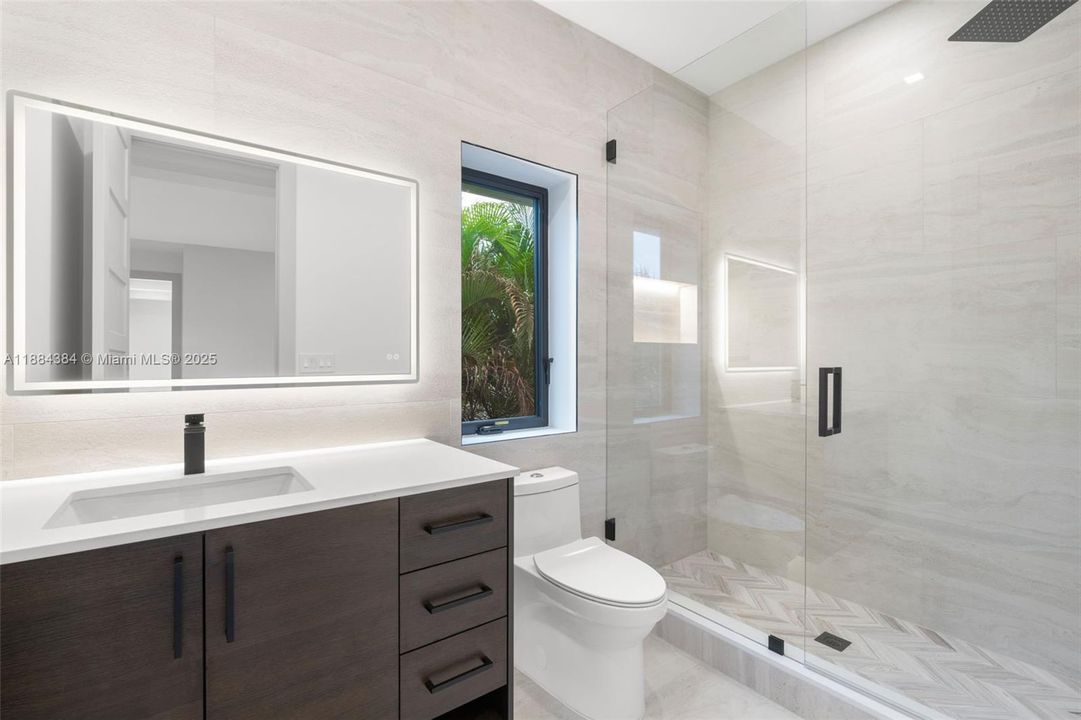 For Sale: $3,695,000 (5 beds, 4 baths, 3745 Square Feet)