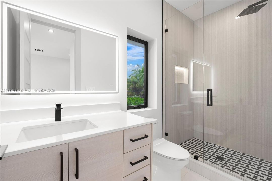 For Sale: $3,695,000 (5 beds, 4 baths, 3745 Square Feet)