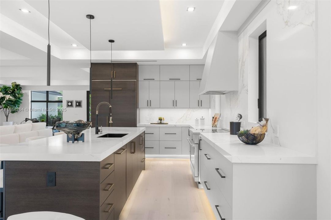 For Sale: $3,695,000 (5 beds, 4 baths, 3745 Square Feet)