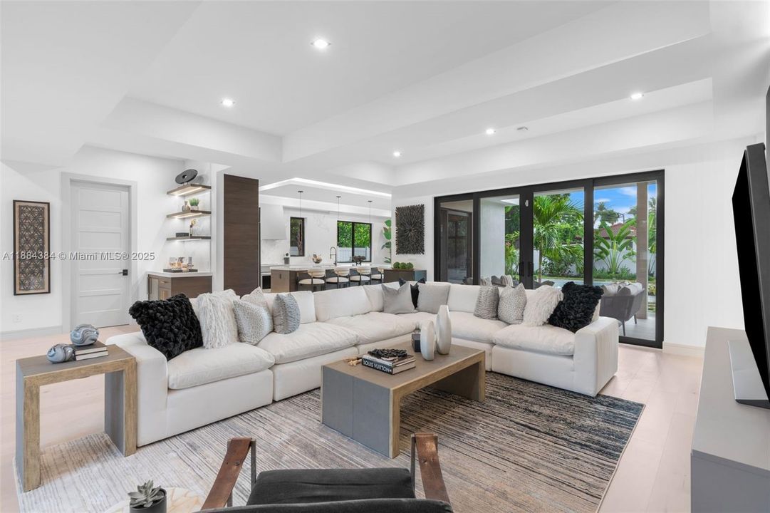 For Sale: $3,695,000 (5 beds, 4 baths, 3745 Square Feet)