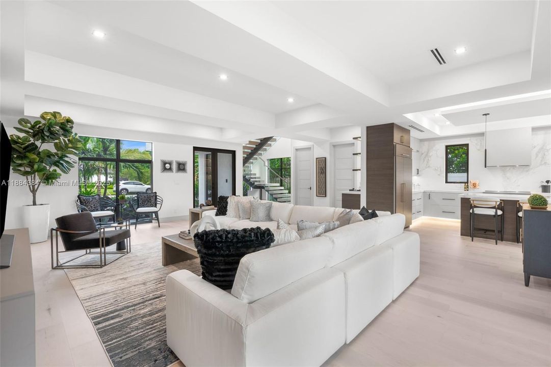 For Sale: $3,695,000 (5 beds, 4 baths, 3745 Square Feet)