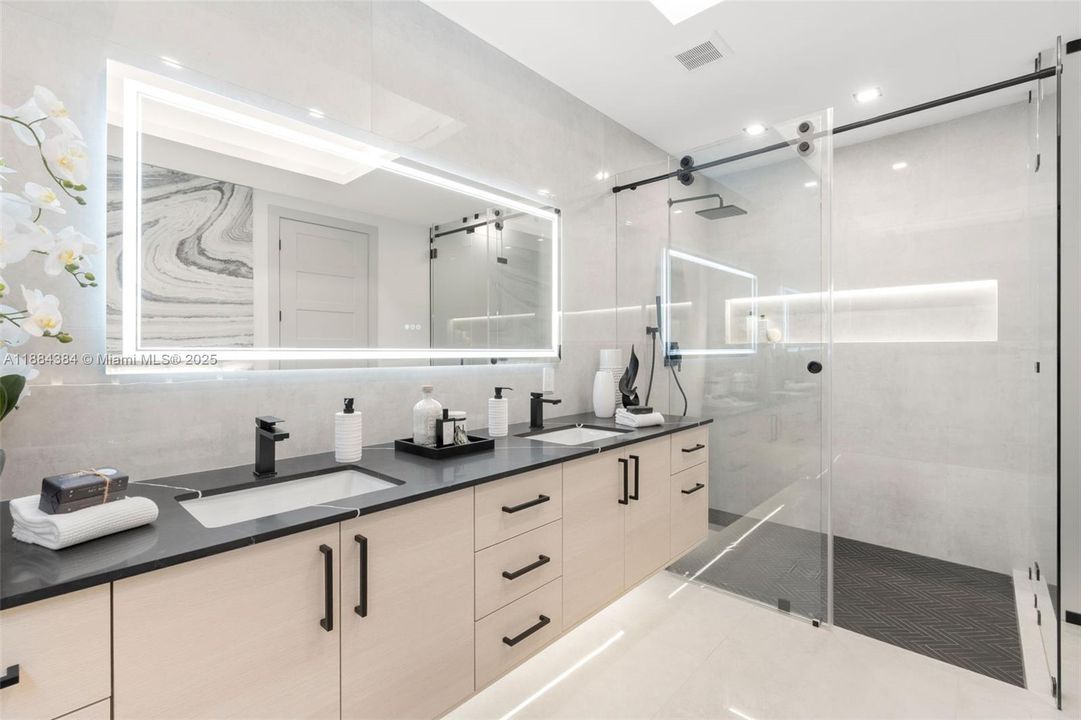 For Sale: $3,695,000 (5 beds, 4 baths, 3745 Square Feet)