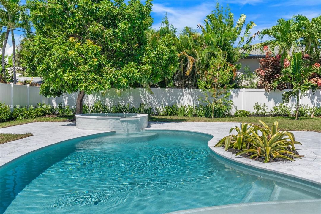 For Sale: $3,695,000 (5 beds, 4 baths, 3745 Square Feet)