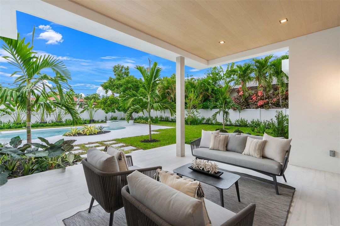 For Sale: $3,695,000 (5 beds, 4 baths, 3745 Square Feet)