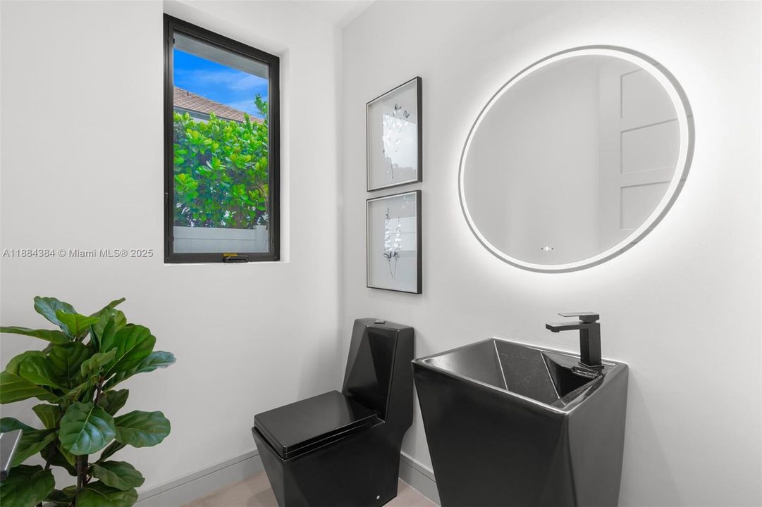 For Sale: $3,695,000 (5 beds, 4 baths, 3745 Square Feet)