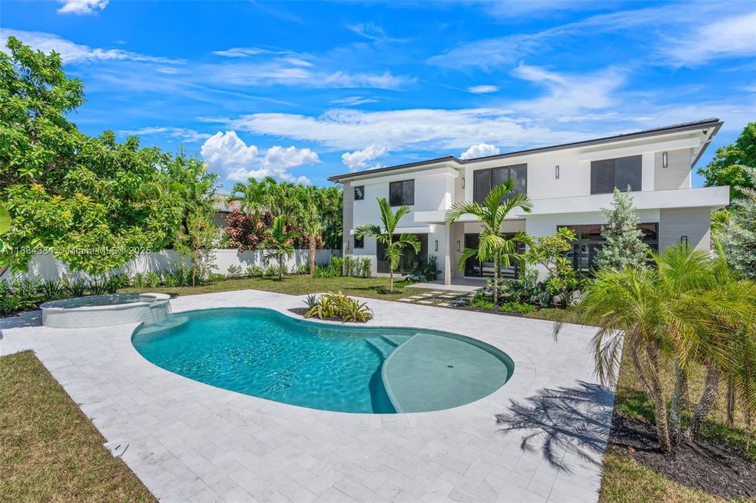 For Sale: $3,695,000 (5 beds, 4 baths, 3745 Square Feet)