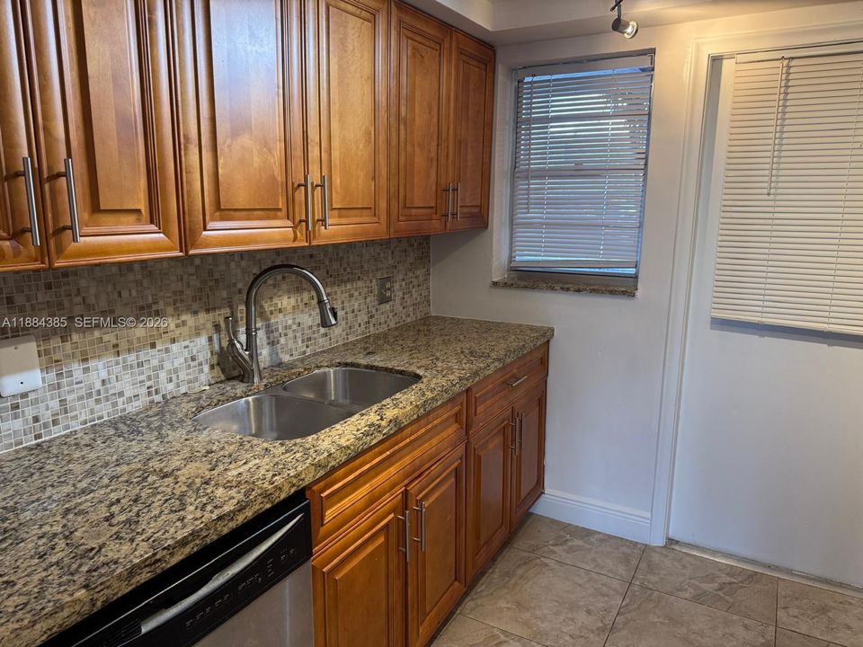 En Venta: $197,500 (2 camas, 2 baños, 871 Pies cuadrados)