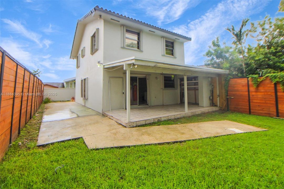 Недавно продано: $525,000 (3 спален, 2 ванн, 1815 Квадратных фут)