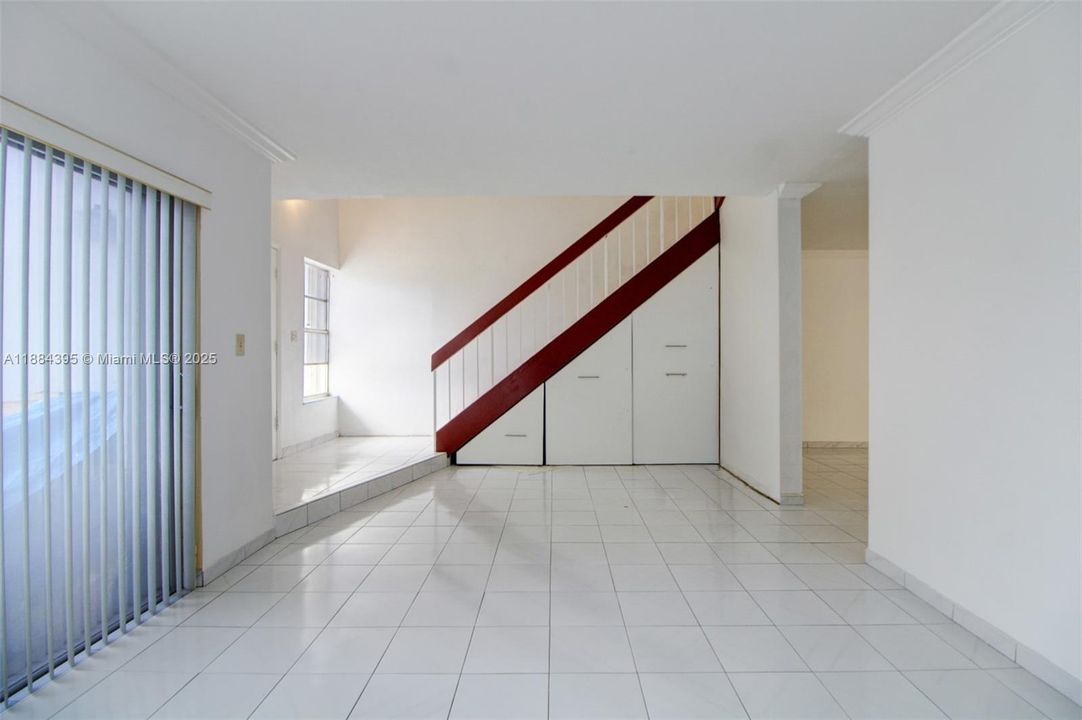 Недавно продано: $525,000 (3 спален, 2 ванн, 1815 Квадратных фут)