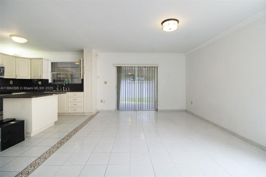 Недавно продано: $525,000 (3 спален, 2 ванн, 1815 Квадратных фут)