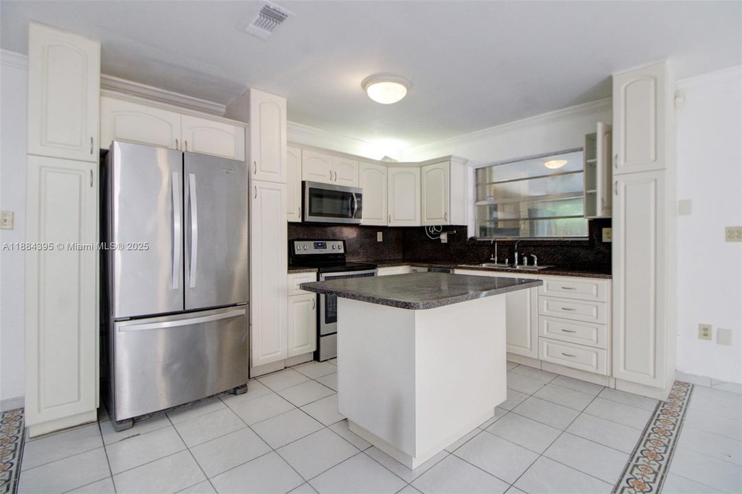 Недавно продано: $525,000 (3 спален, 2 ванн, 1815 Квадратных фут)