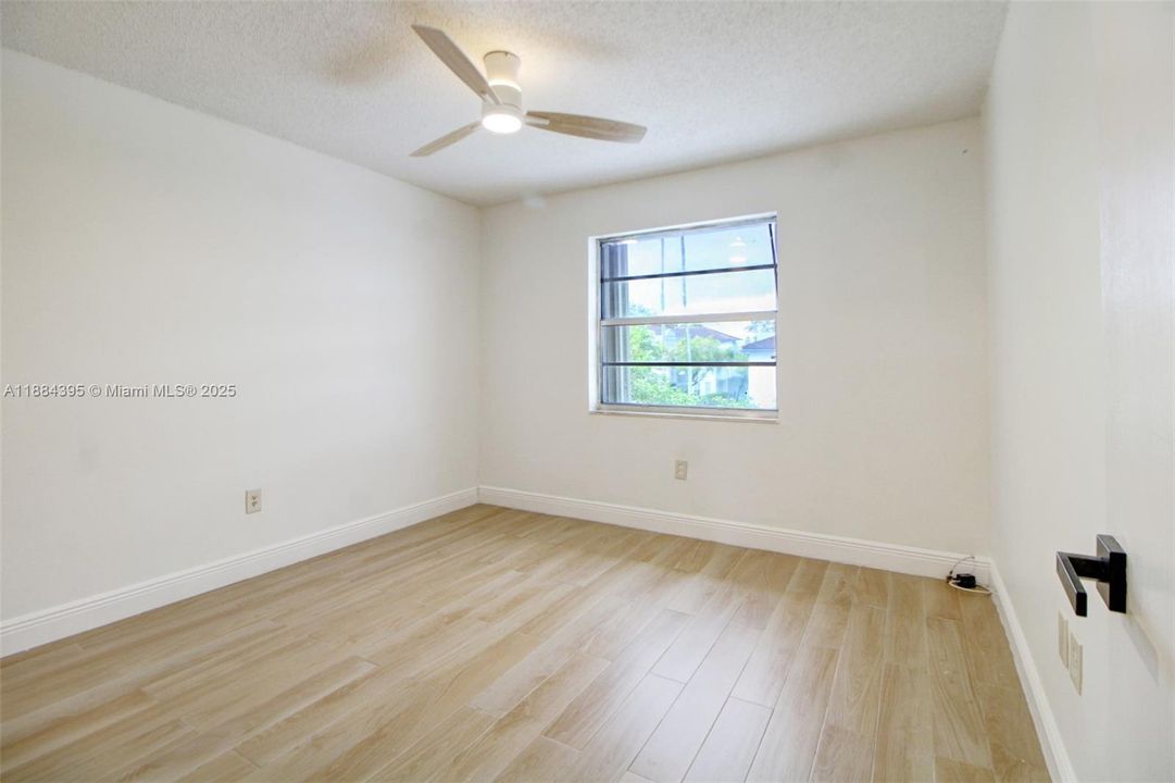 Недавно продано: $525,000 (3 спален, 2 ванн, 1815 Квадратных фут)