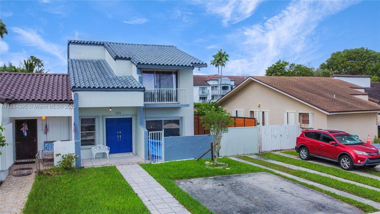 Недавно продано: $525,000 (3 спален, 2 ванн, 1815 Квадратных фут)