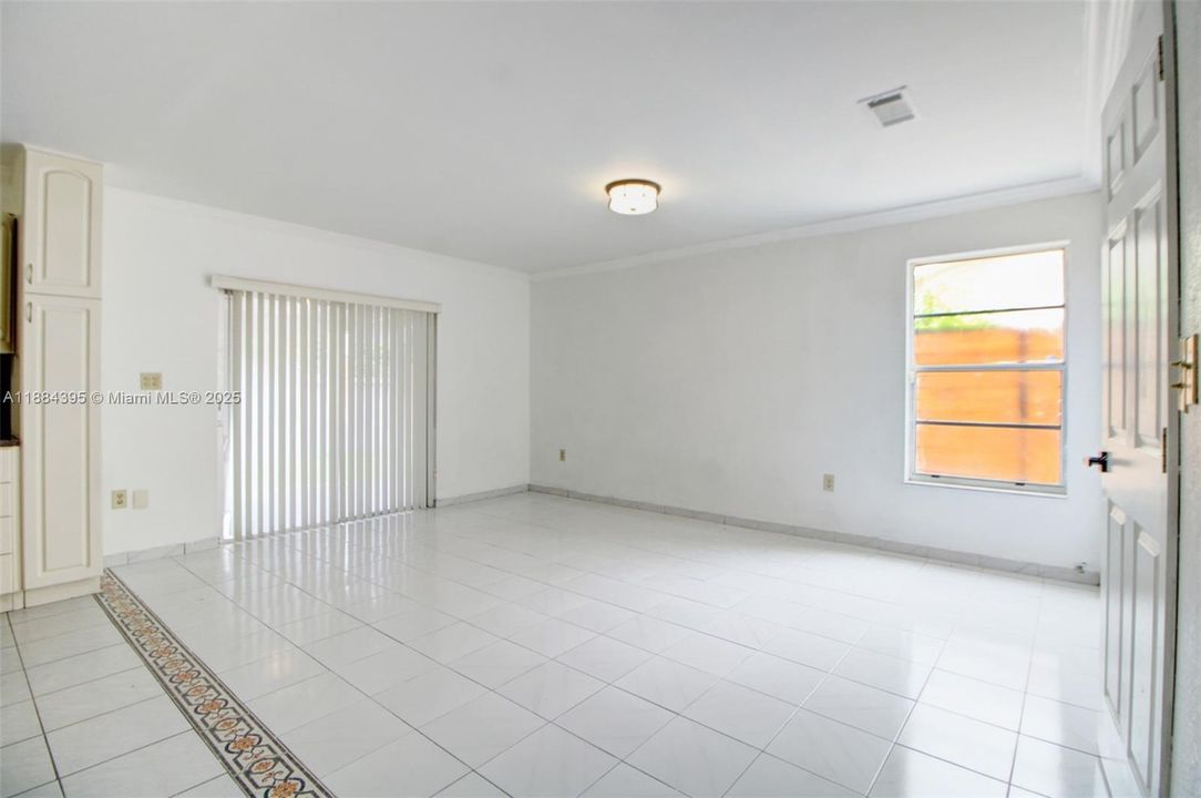 Недавно продано: $525,000 (3 спален, 2 ванн, 1815 Квадратных фут)