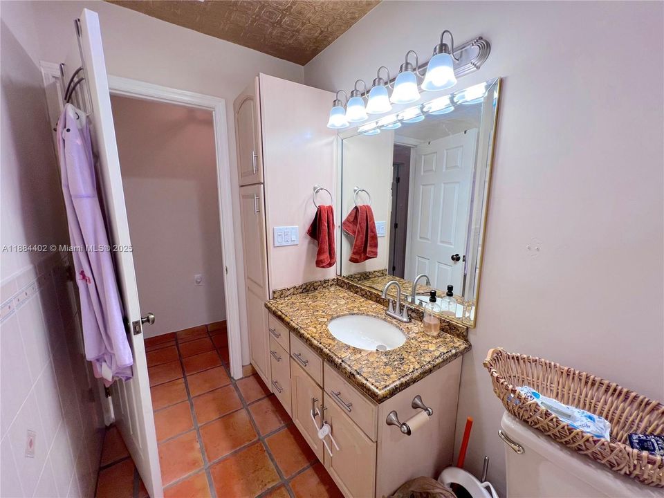 Main Bathroom w/ Linen closet