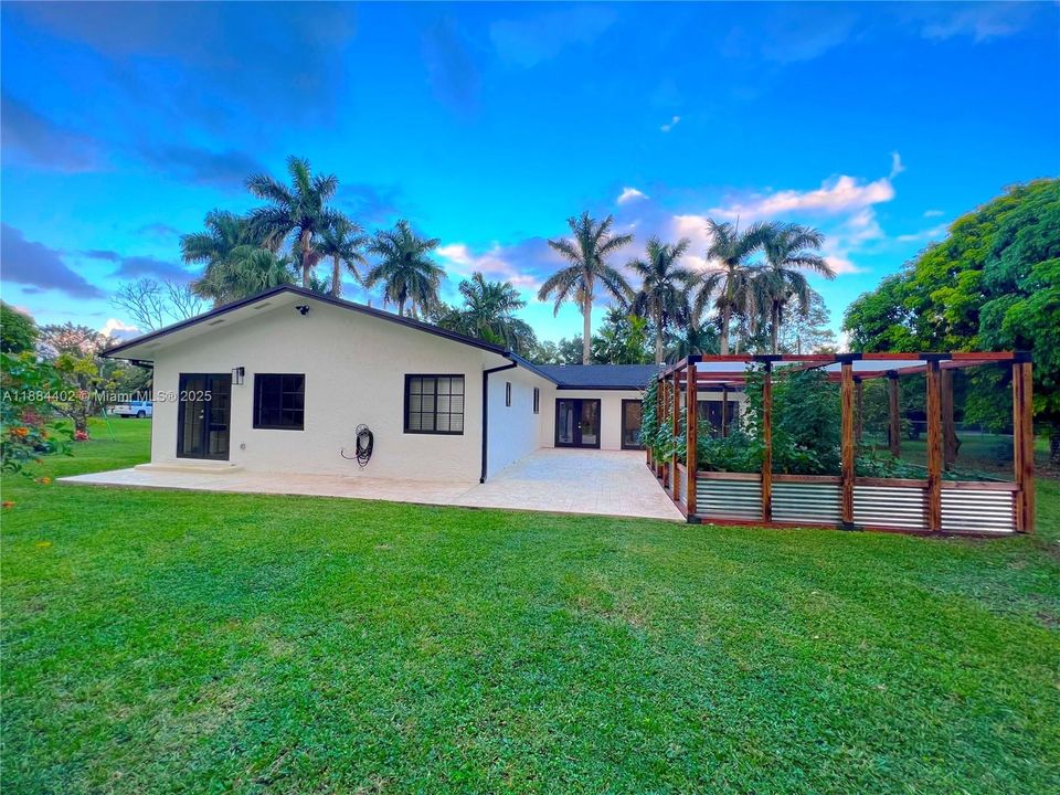 For Sale: $937,500 (3 beds, 3 baths, 2265 Square Feet)