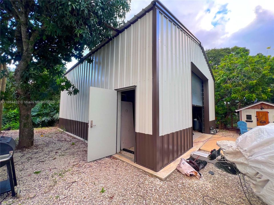 30x30ft WorkShop w/ Epoxy floors