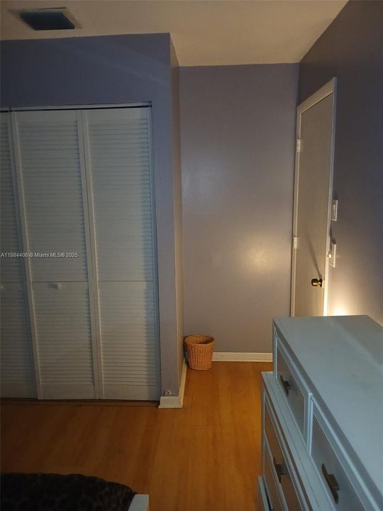 Active With Contract: $289,000 (2 beds, 2 baths, 1050 Square Feet)