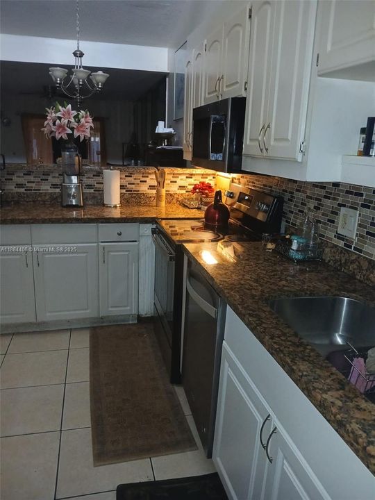 Active With Contract: $289,000 (2 beds, 2 baths, 1050 Square Feet)