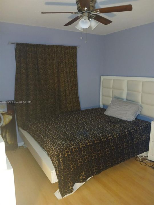 Active With Contract: $289,000 (2 beds, 2 baths, 1050 Square Feet)