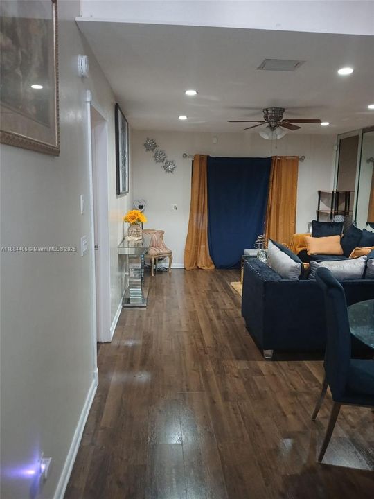 Active With Contract: $289,000 (2 beds, 2 baths, 1050 Square Feet)