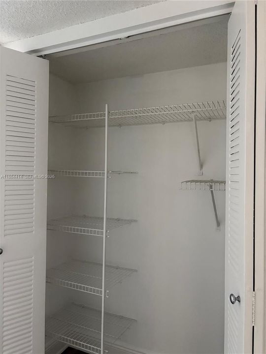 Activo con contrato: $218,000 (2 camas, 1 baños, 1130 Pies cuadrados)