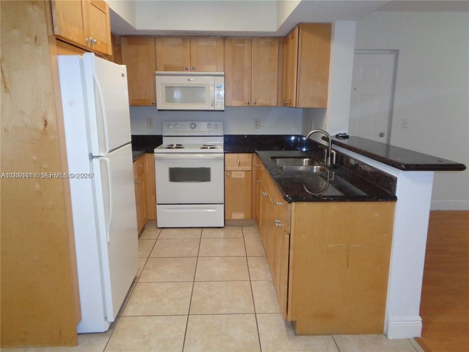Activo con contrato: $218,000 (2 camas, 1 baños, 1130 Pies cuadrados)