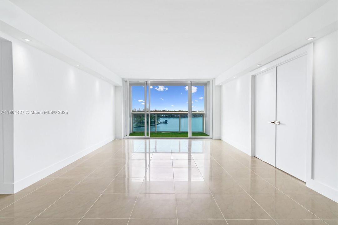 待售: $620,000 (2 贝兹, 2 浴室, 1326 平方英尺)