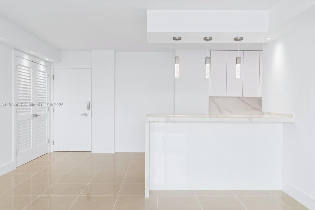 待售: $620,000 (2 贝兹, 2 浴室, 1326 平方英尺)