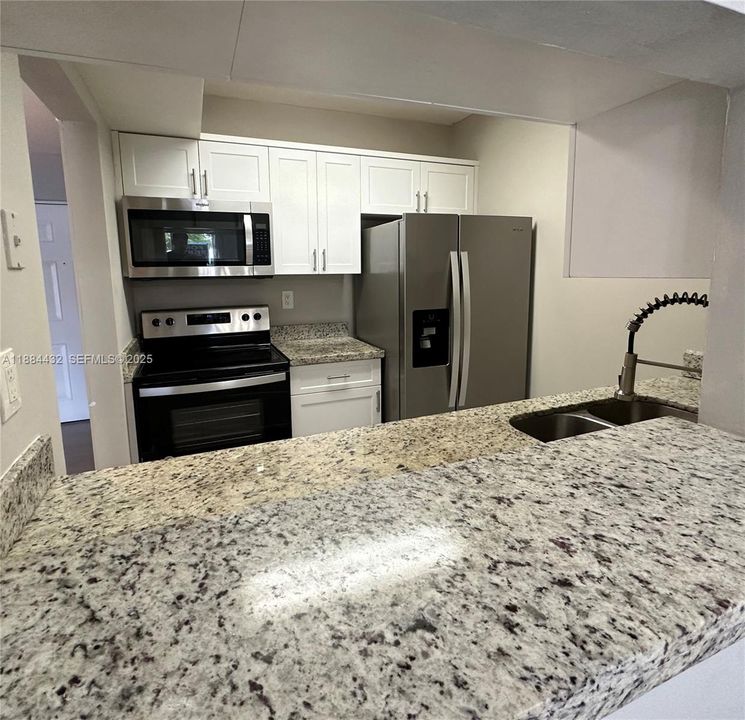 For Sale: $295,995 (2 beds, 1 baths, 1114 Square Feet)