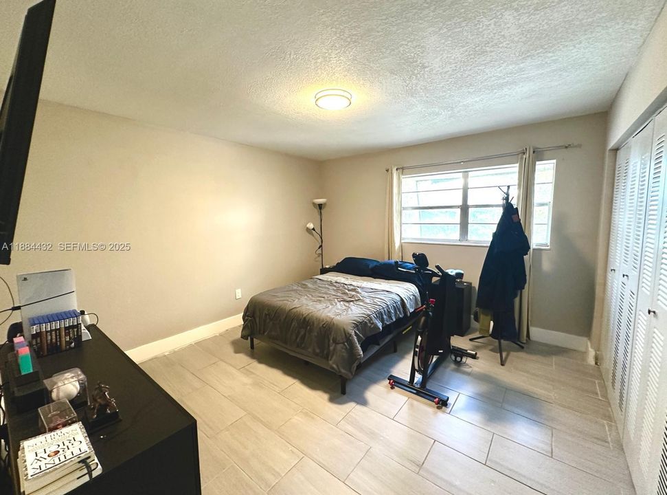 For Sale: $295,995 (2 beds, 1 baths, 1114 Square Feet)