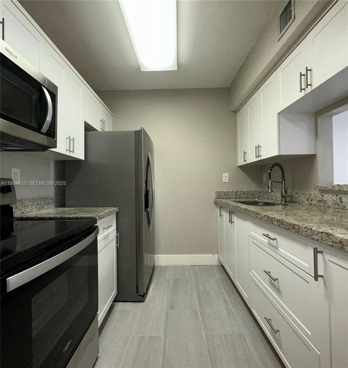 For Sale: $295,995 (2 beds, 1 baths, 1114 Square Feet)