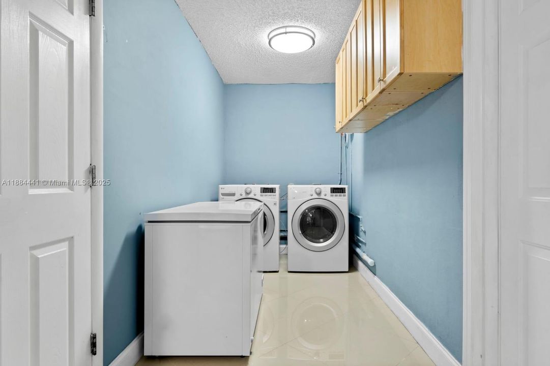 For Sale: $434,900 (2 beds, 2 baths, 1575 Square Feet)