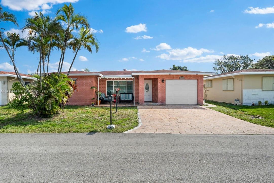 For Sale: $434,900 (2 beds, 2 baths, 1575 Square Feet)